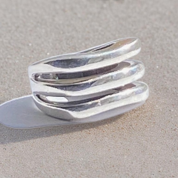 Silpada  Open Geometric Design Ring size 7
R1618 (rare find 2008) - Picture 3 of 9